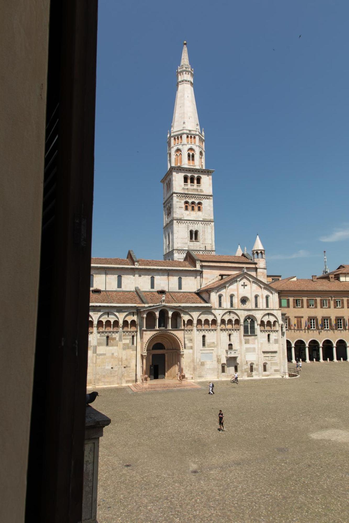 Domus Tua Bed & Breakfast Modena Bagian luar foto